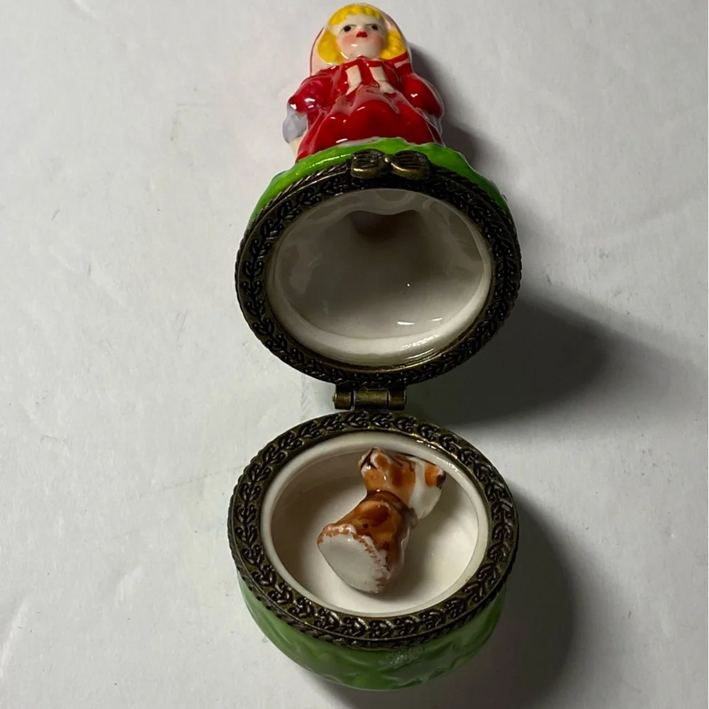 Vintage Trinket Box Hinged Porcelain "Little Red Riding Hood w/Tiny Wolf - Picture 5 of 6